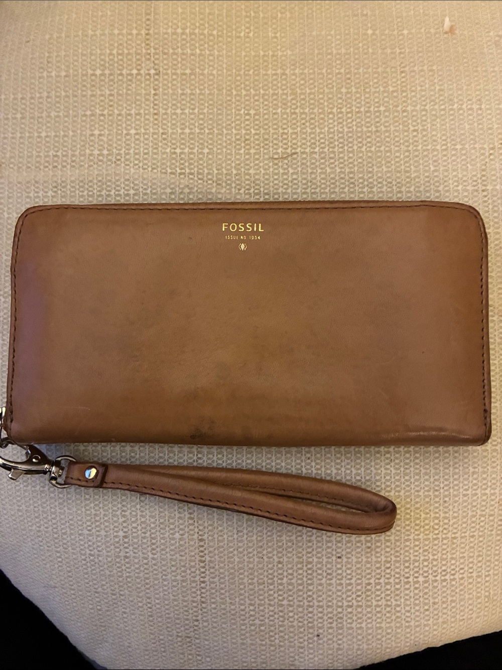 Fossil Chestnut Brown Leather Zip-Around Wristlet-Vintage-inspired hermitage1954